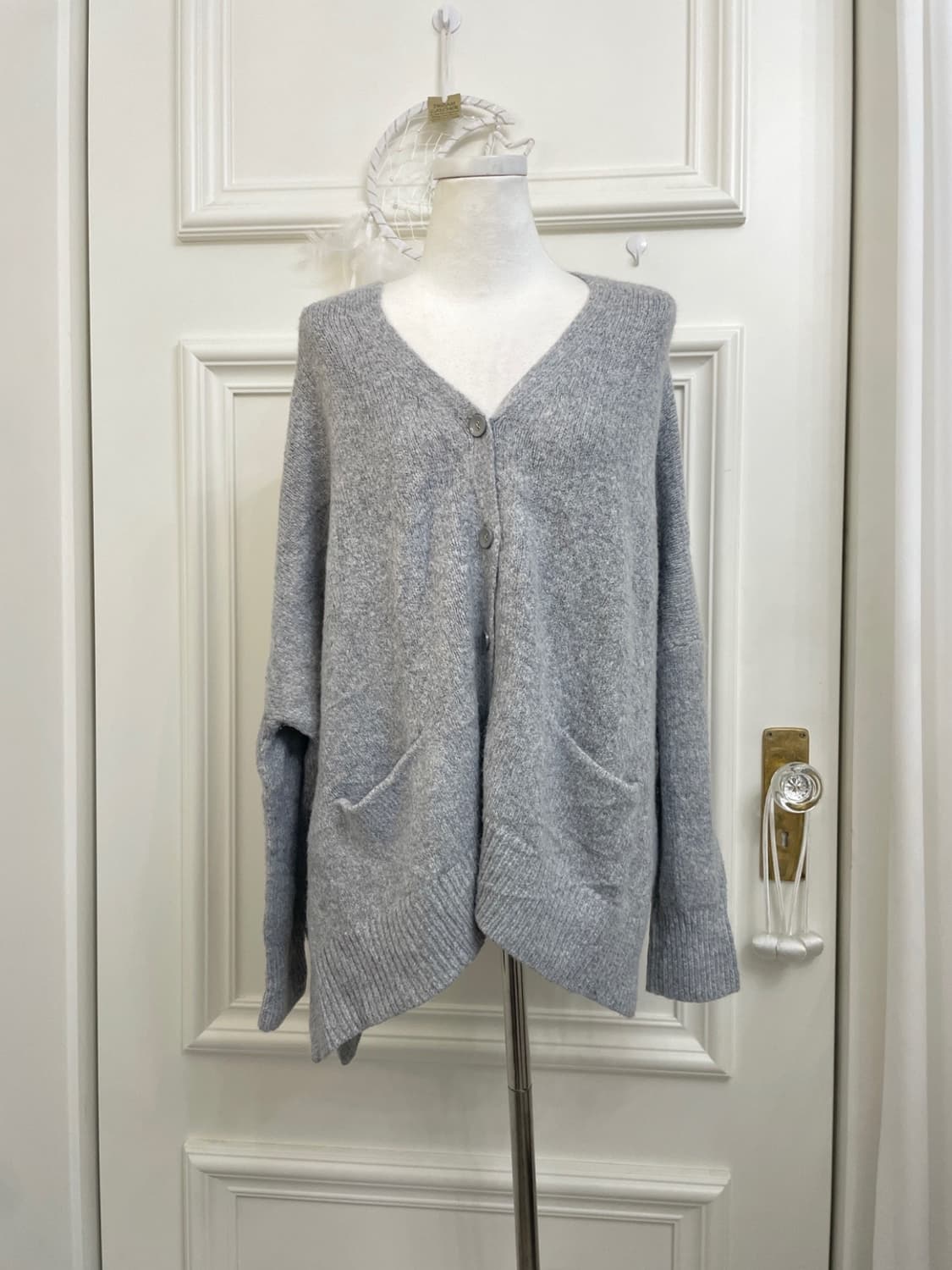 gray pocket point v-neck warm loose card 상품이미지1