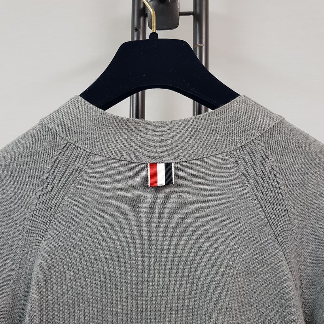 톰브라운 여성 4바 스트라이프 이그재저레이트핏 롱 가디건 FKC424A 상품이미지7