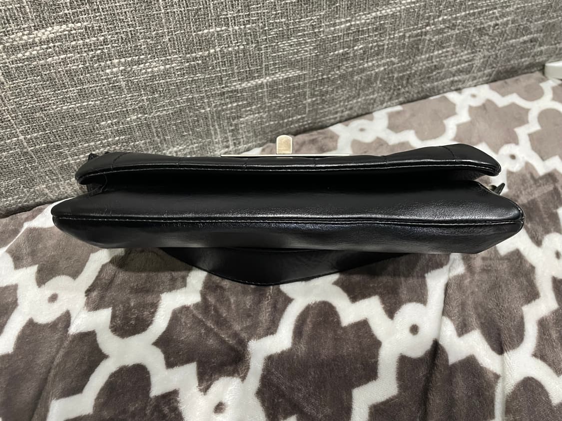 샤넬 블랙 가죽 숄더백 정품 상품이미지3