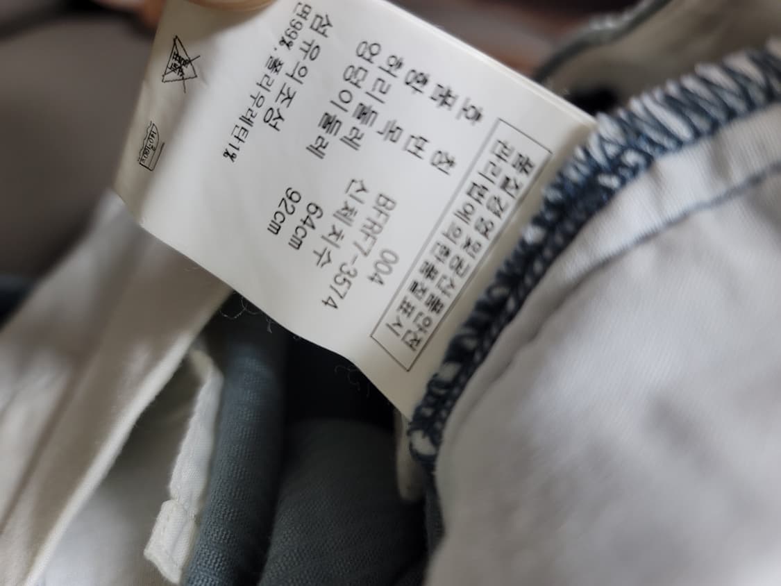 폴로 코튼99 골덴바지 4사이즈 상태굿

키즈사이즈 상품이미지4