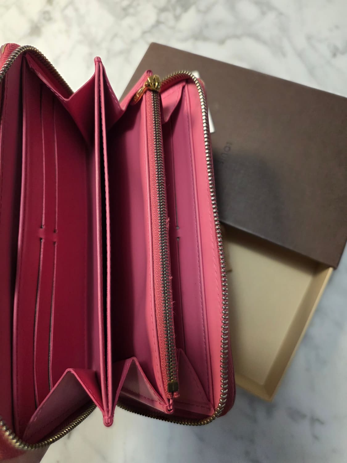 루이비통 베르니 애나멜 장지갑 핑크 지피월렛 상품이미지2