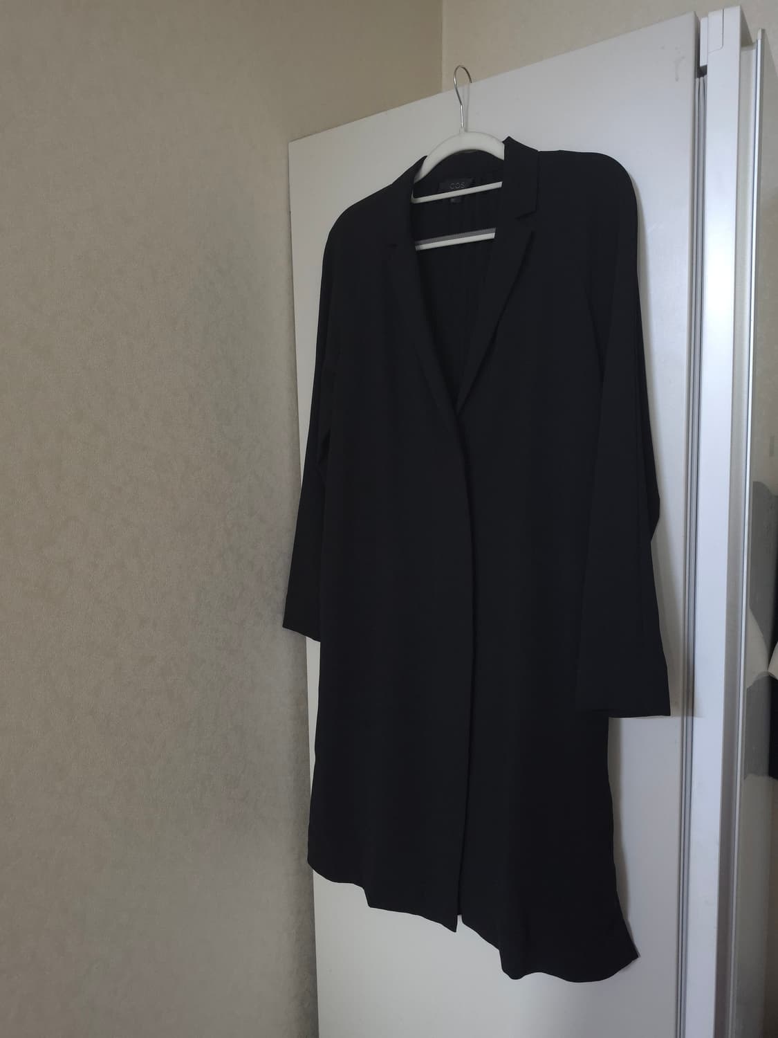 COS 블랙 플리츠 롱자켓 상품이미지1