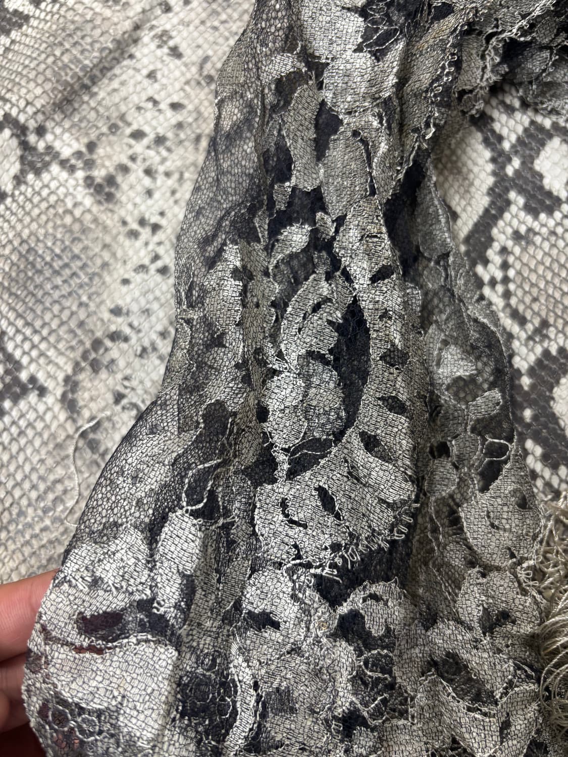 “Vintage” Grey Oriental Scarf 상품이미지6