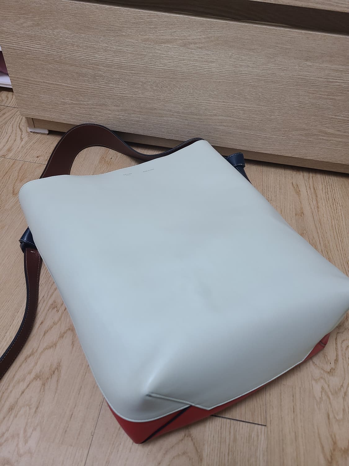 셀린느 트위스트 카바스 스몰 사이즈 상품이미지4