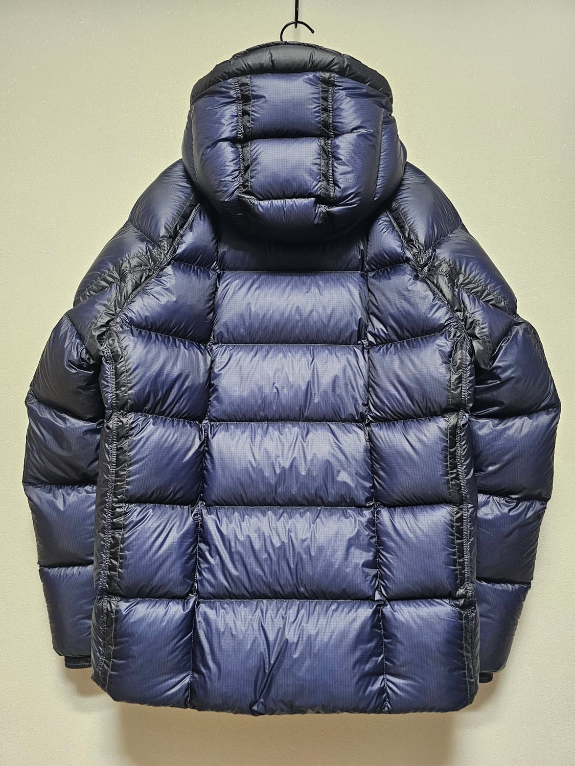 CP컴퍼니 DD쉘 후드 미디엄 다운 자켓 24FW 상품이미지2