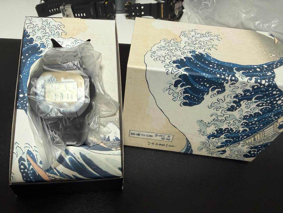  [국내정발] 지샥 호쿠사이 파도 DW-5600KHK25-1DR 상품이미지1