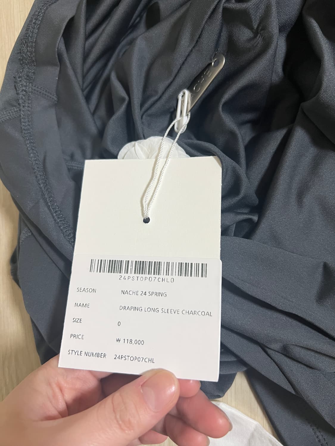 [새상품 / 택 미제거] NACHE 나체 드레이핑 롱 슬리브 상품이미지7