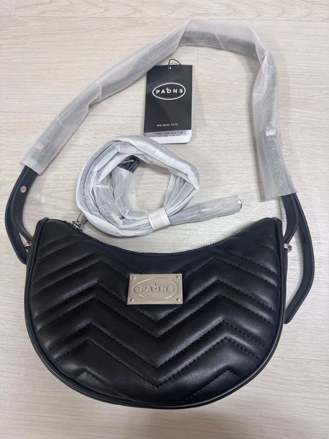 새상품 PAONS 투미 반달 숄더백 블랙 상품이미지9
