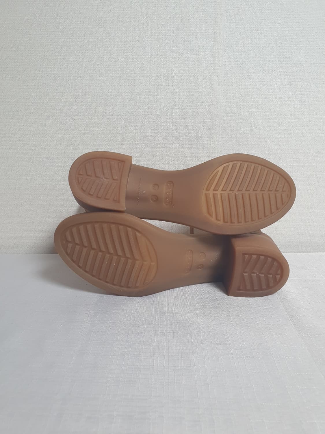 크록스 이자벨라 블록힐 샌들 브론즈 240mm 상품이미지7