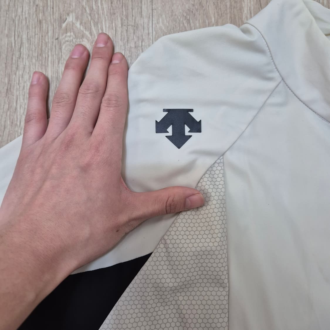 데상트 스위스 트라이애슬론팀 스트레치 경량 바람막이 자켓 상품이미지5