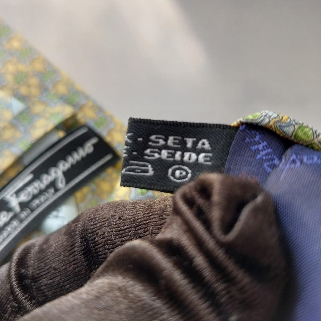 페라가모 실크 레몬 나비 패턴 넥타이 9.2cm A+등급 K1532
 상품이미지10