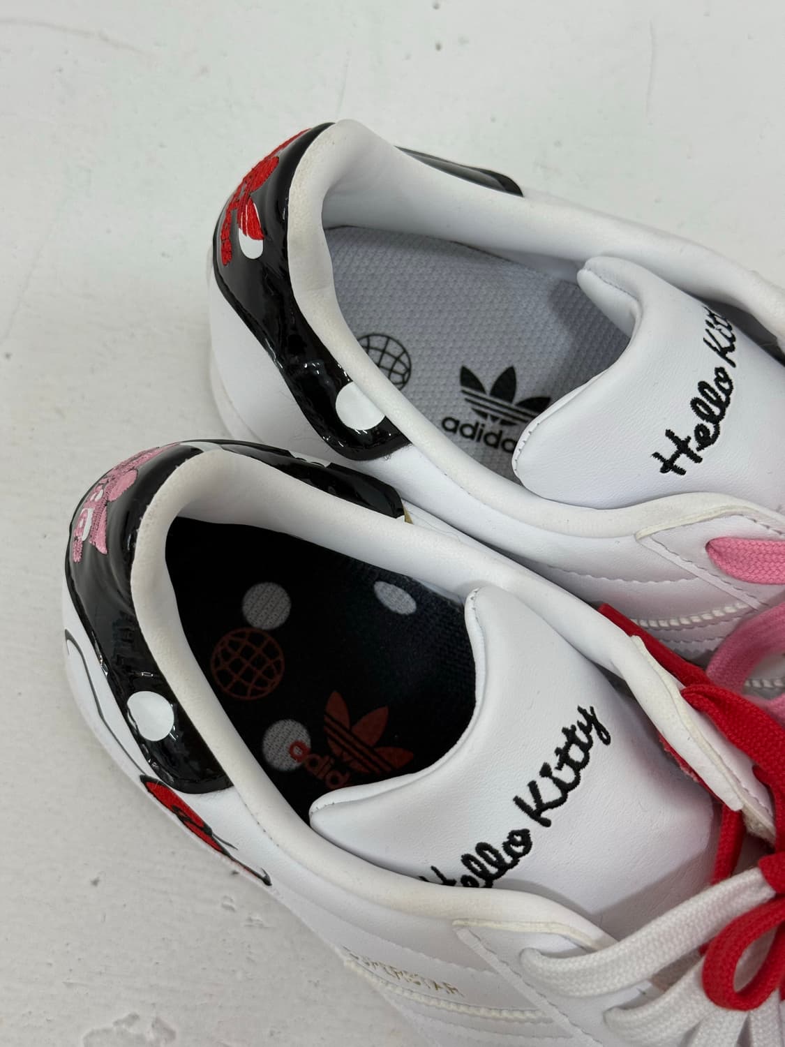 Adidas × Hello Kitty 스니커즈 상품이미지7