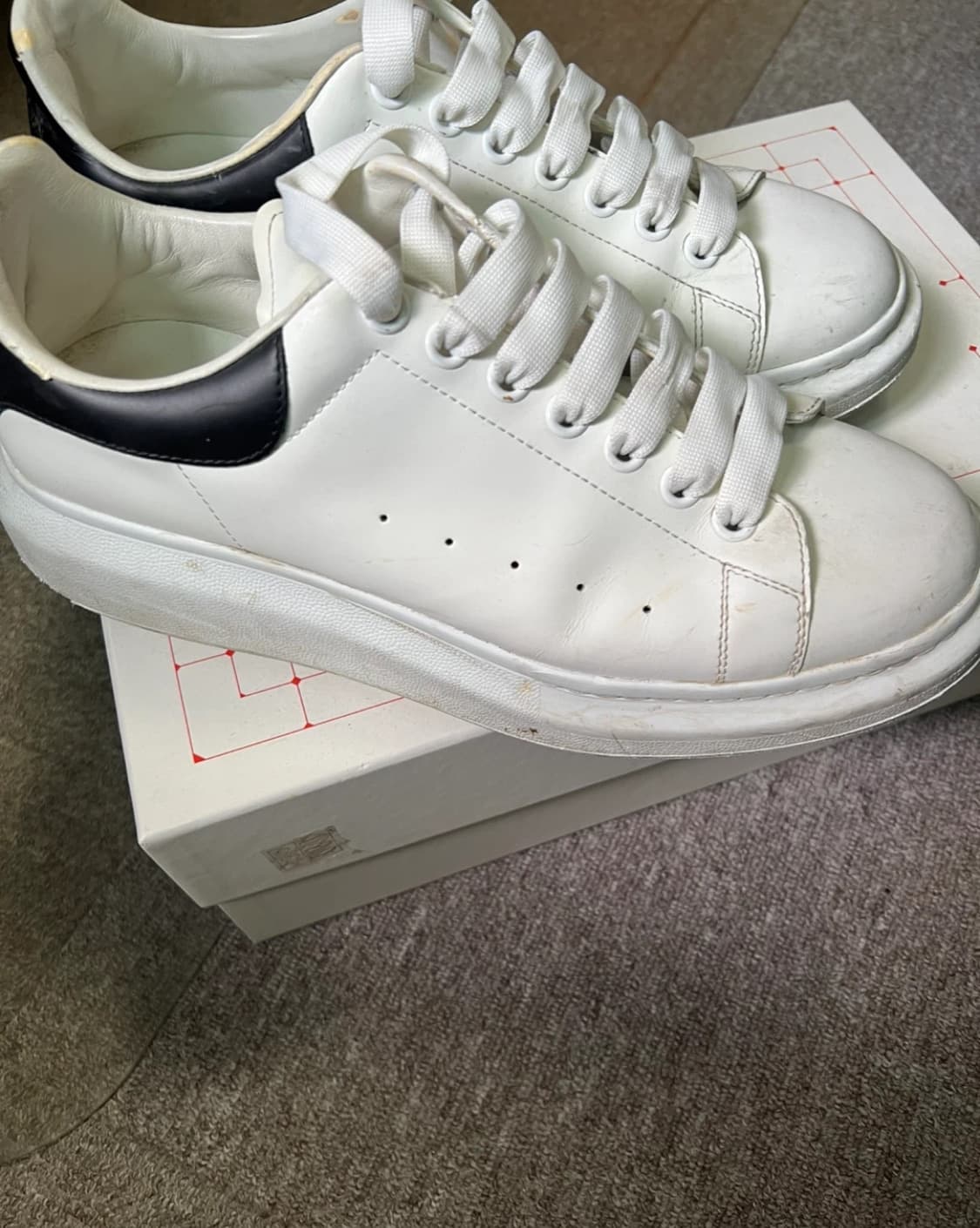 [43] 알렉산더맥퀸 오버솔 스니커즈 화이트 블랙 상품이미지2