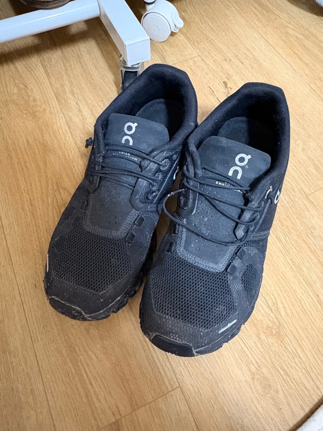 온러닝 클라우드 5 블랙 운동화 37.5 상품이미지1