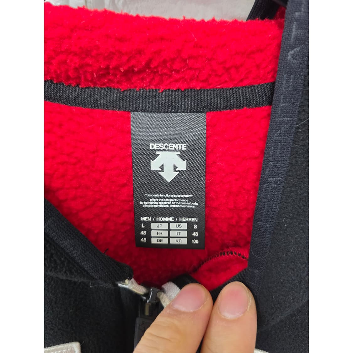 택포) 데상트 아우디 스위스 스키 후드 집업 후리스 L  상품이미지2