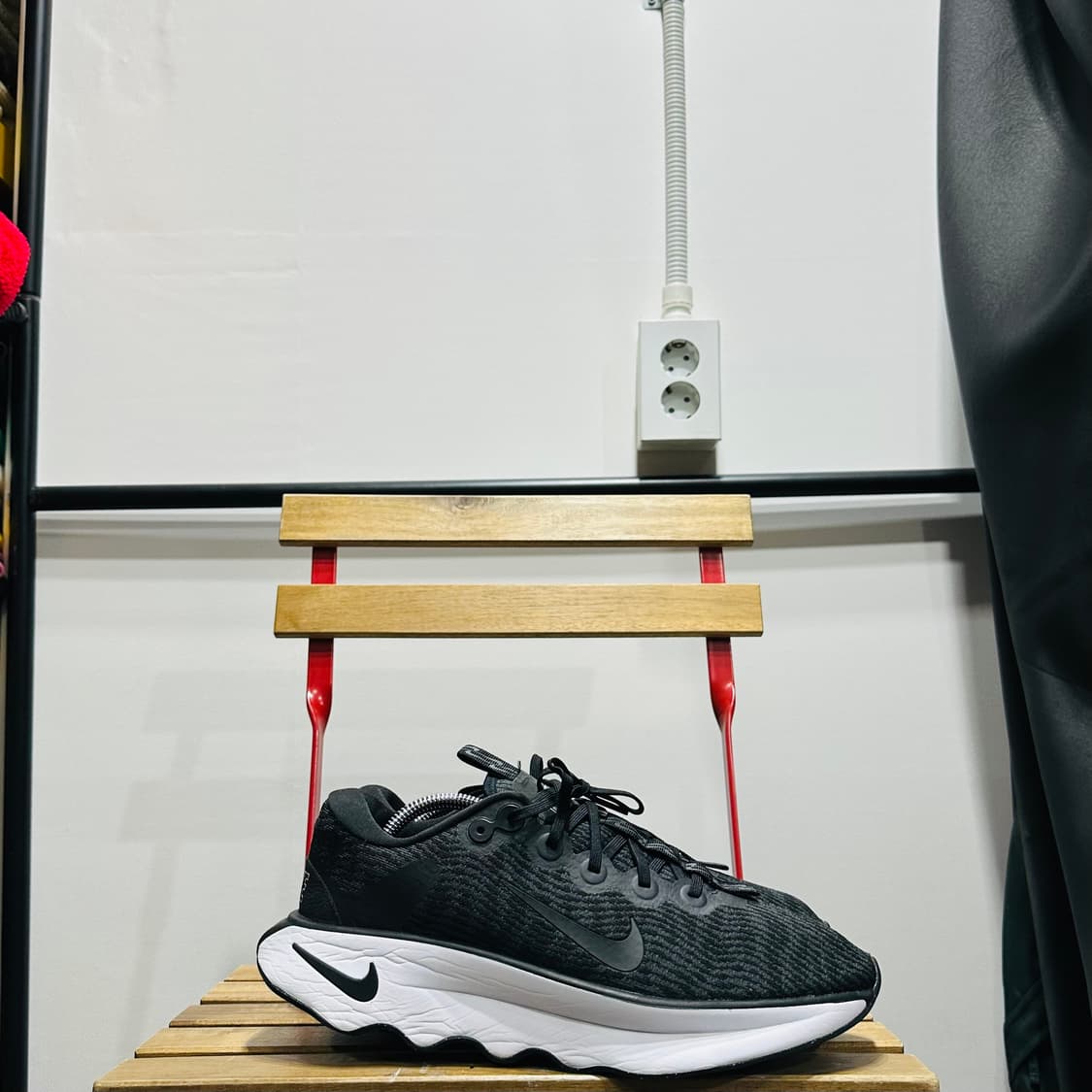 285) 나이키 운동화 남성 남자 런닝화 모티바 블랙 화이트 상품이미지1