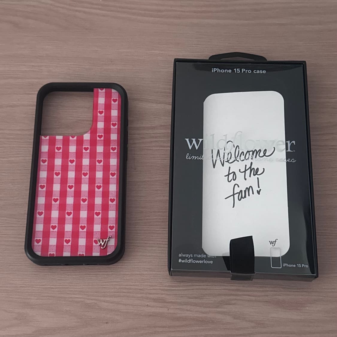 Wildflower 와일드플라워 아이폰15프로 Gingham Hearts 상품이미지1