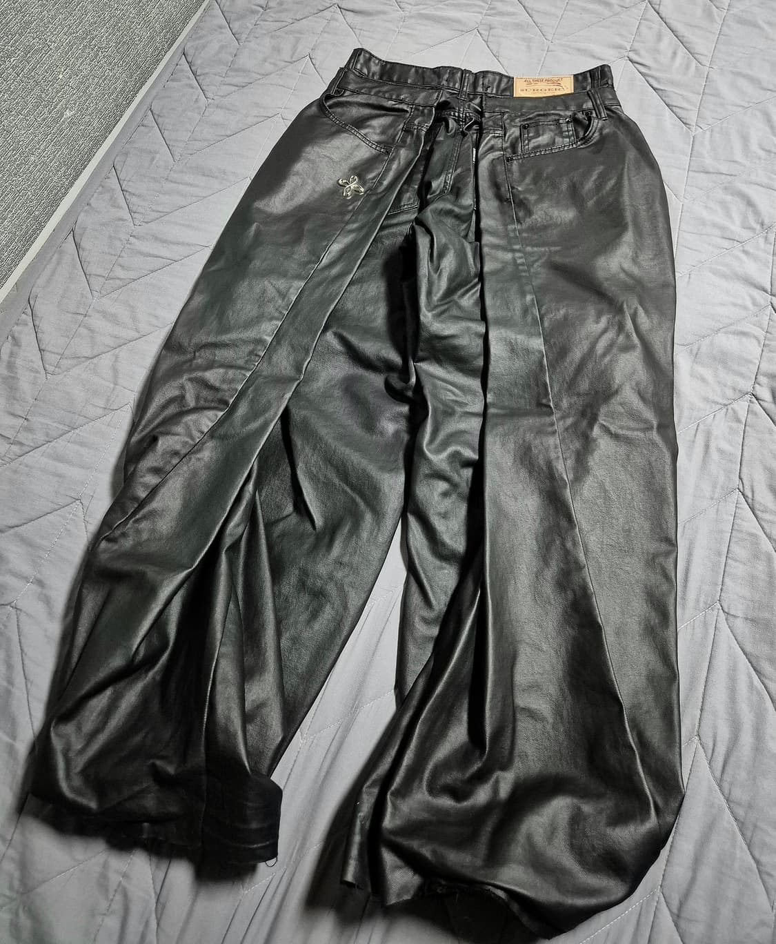 써저리 더블 폴딩 배기 팬츠 coated black 상품이미지2