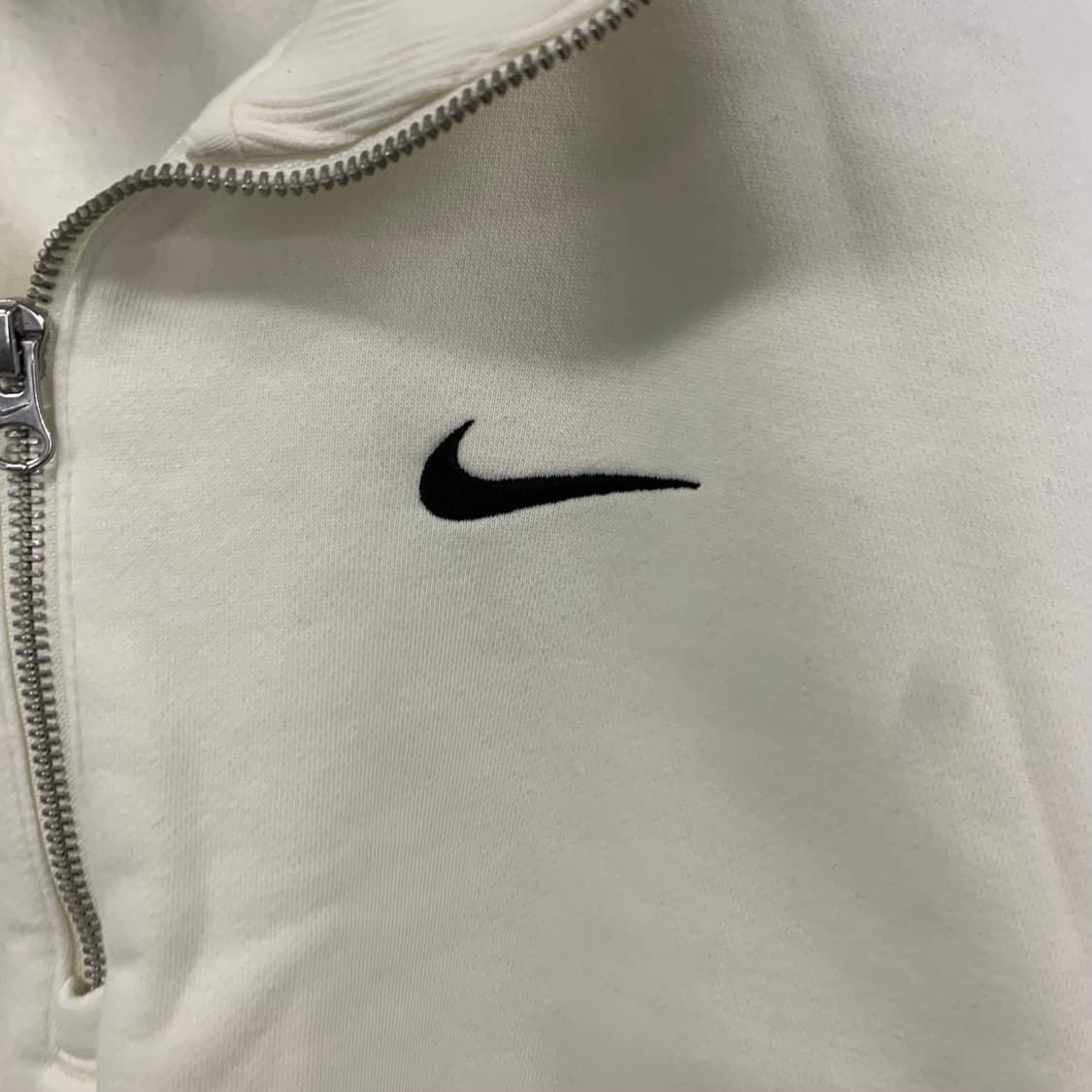 나이키 신형 스우시 화이트 반집업 크롭 맨투맨 상품이미지3