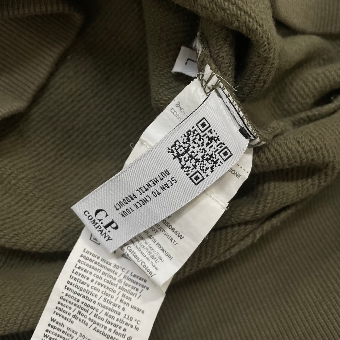 C.P 컴퍼니 렌즈 와펜 크루넥 맨투맨 카키 상품이미지5
