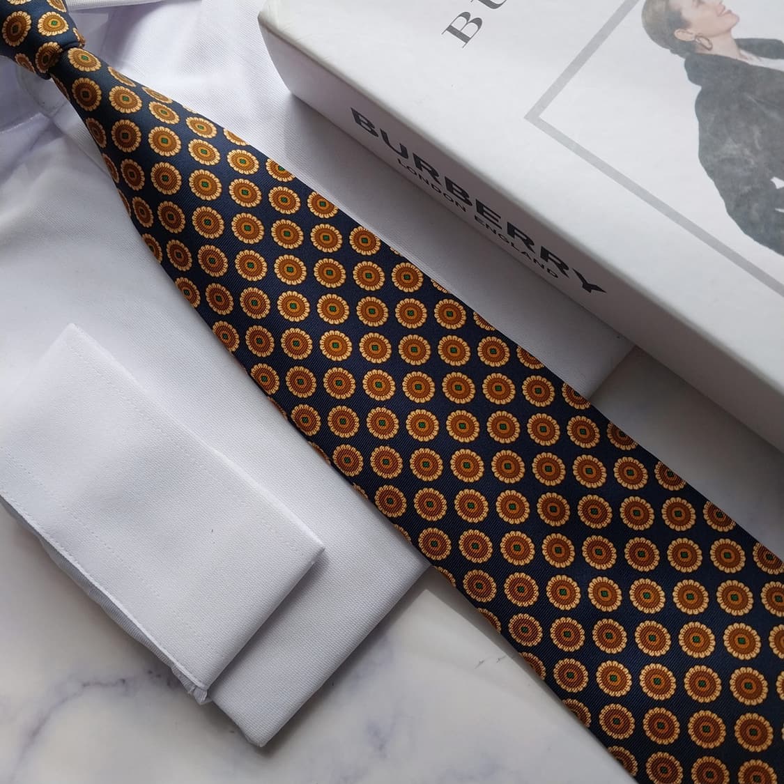 버버리 실크 네이비 플라워 패턴 넥타이 9.8cm A+등급 K2569
 상품이미지6