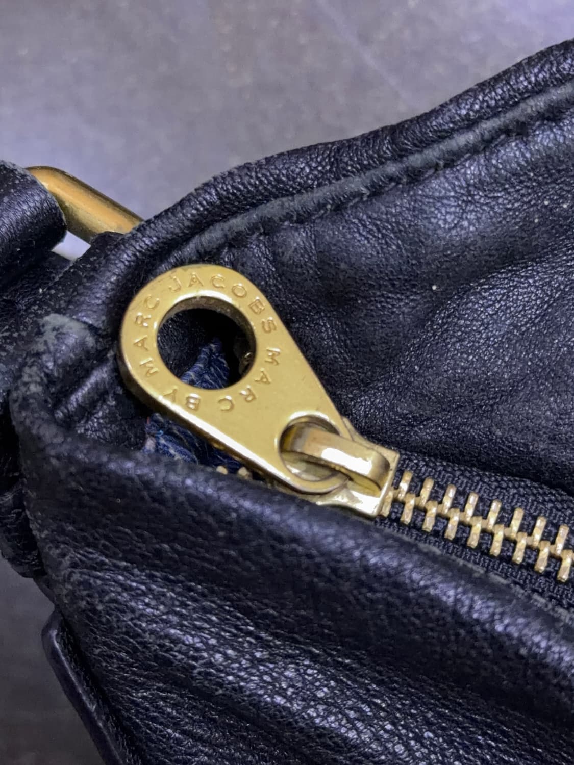 마크 바이 마크제이콥스 펄스 크로스백 레더 블랙 골드 가방 상품이미지7