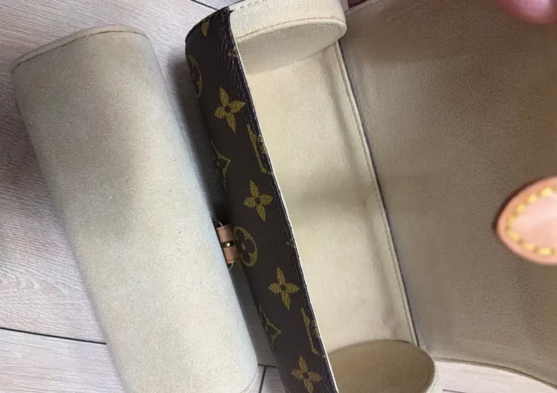 루이비통 시계 3구 파우치 보관 케이스 M47530  판매 상품이미지2