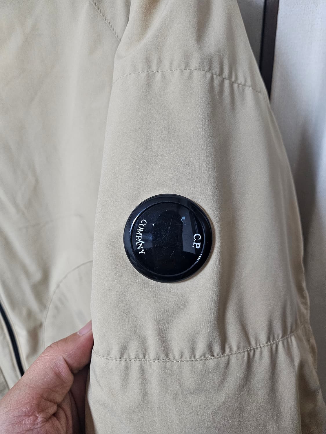 cp컴퍼니 경량 패딩 베이지 L(105) 매장판 상품이미지3