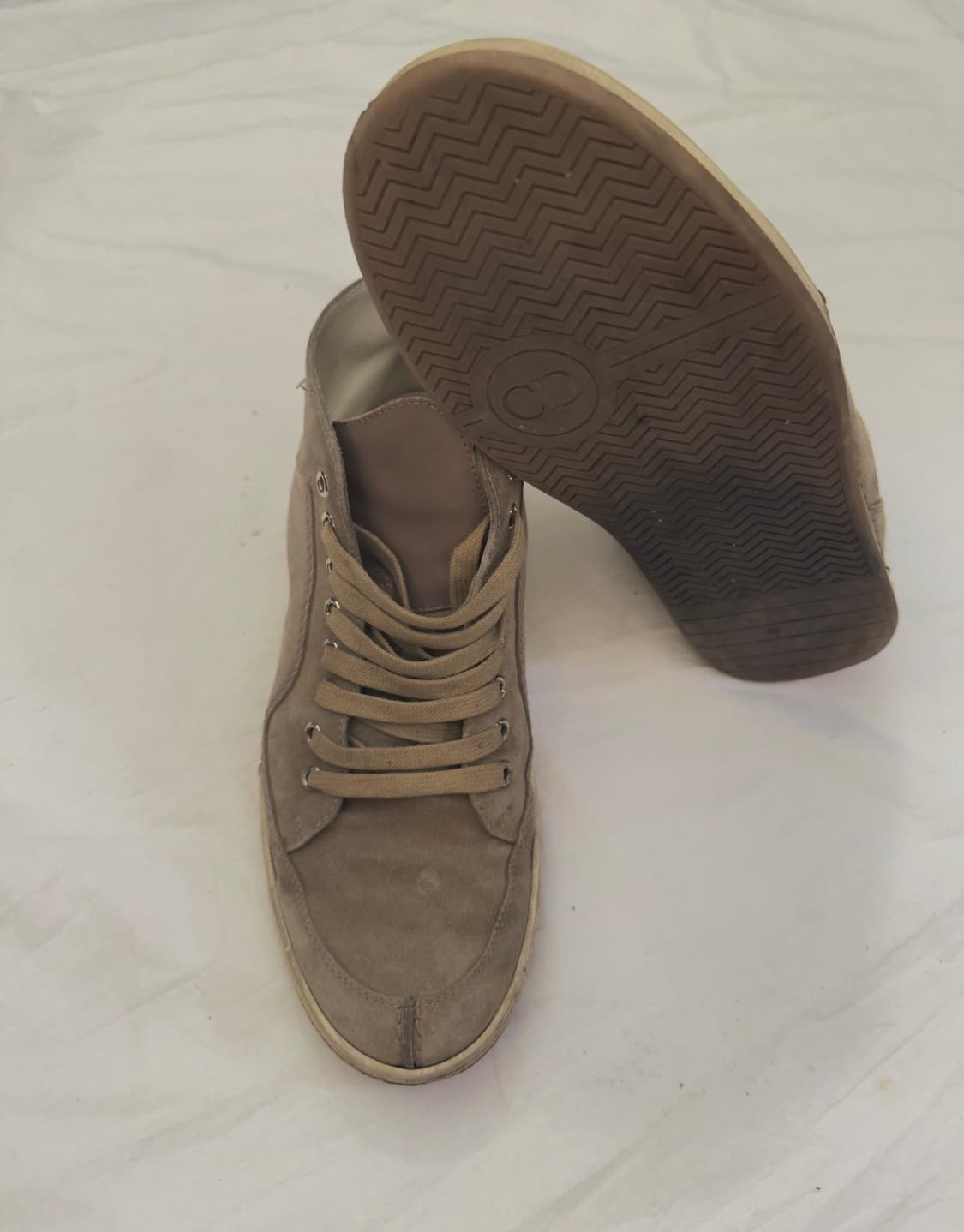 디올 옴므 스웨이드 미드탑 스니커즈 상품이미지4