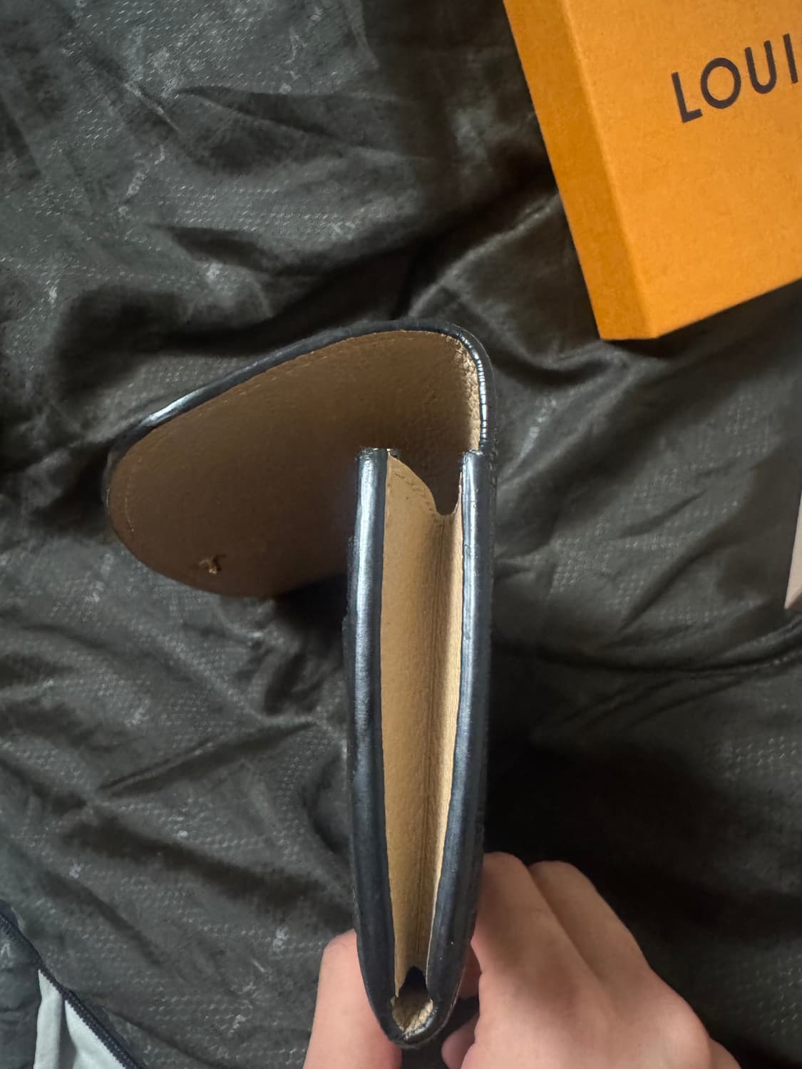 루이비통 에밀리 월릿 모노그램 앙프렝뜨 지갑 블랙 상품이미지5