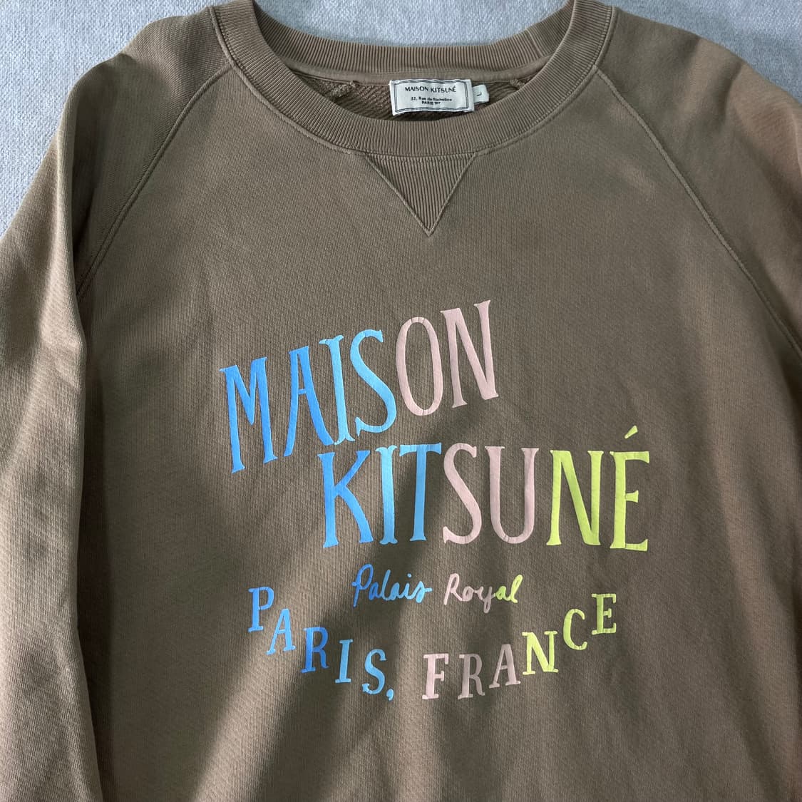 100 메종키츠네 24FW 빅로고 베이지 맨투맨 상품이미지2