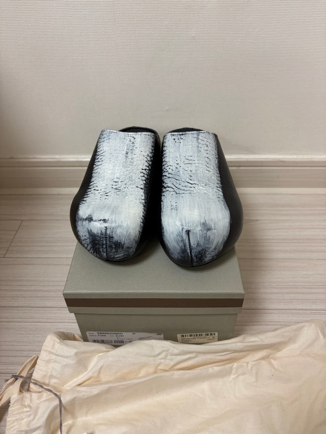 [40] (새상품) 마르니 페인트 이펙트 레더 뮬 사보 블랙 상품이미지4