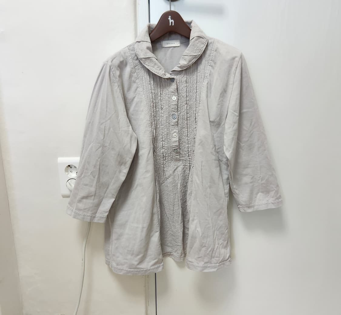 꽃펀칭 카라 블라우스 상품이미지1