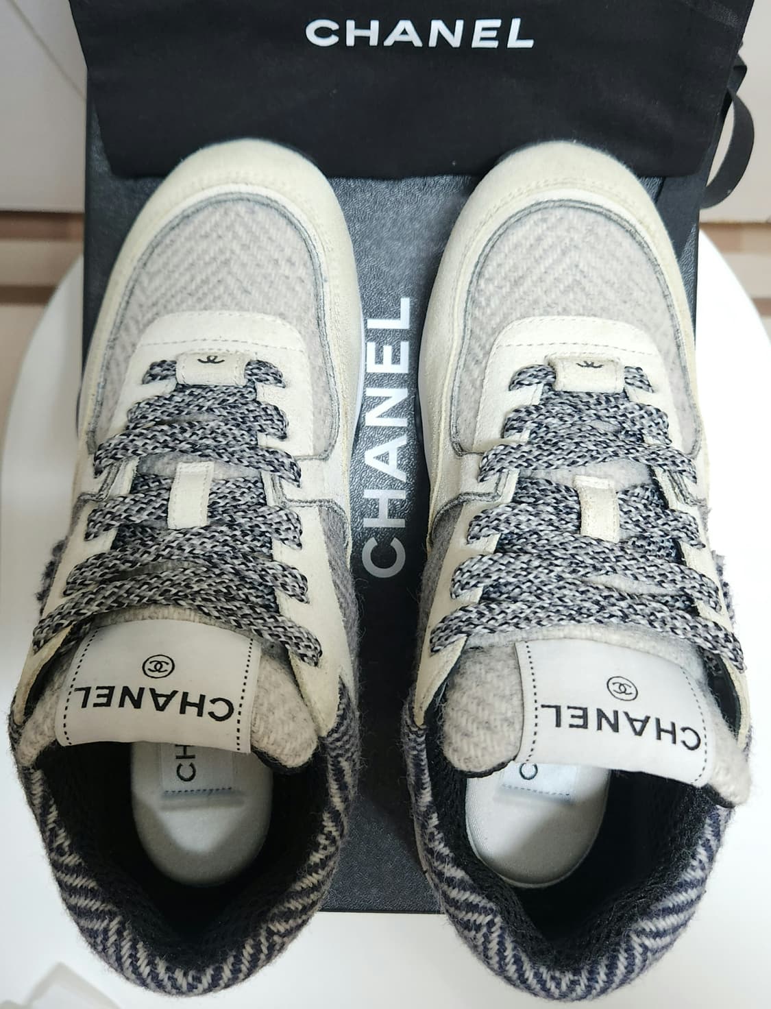 [정품] 샤넬 스니커즈 운동화 스웨이드 CC로고 헤링본 36.5 한정판 상품이미지2