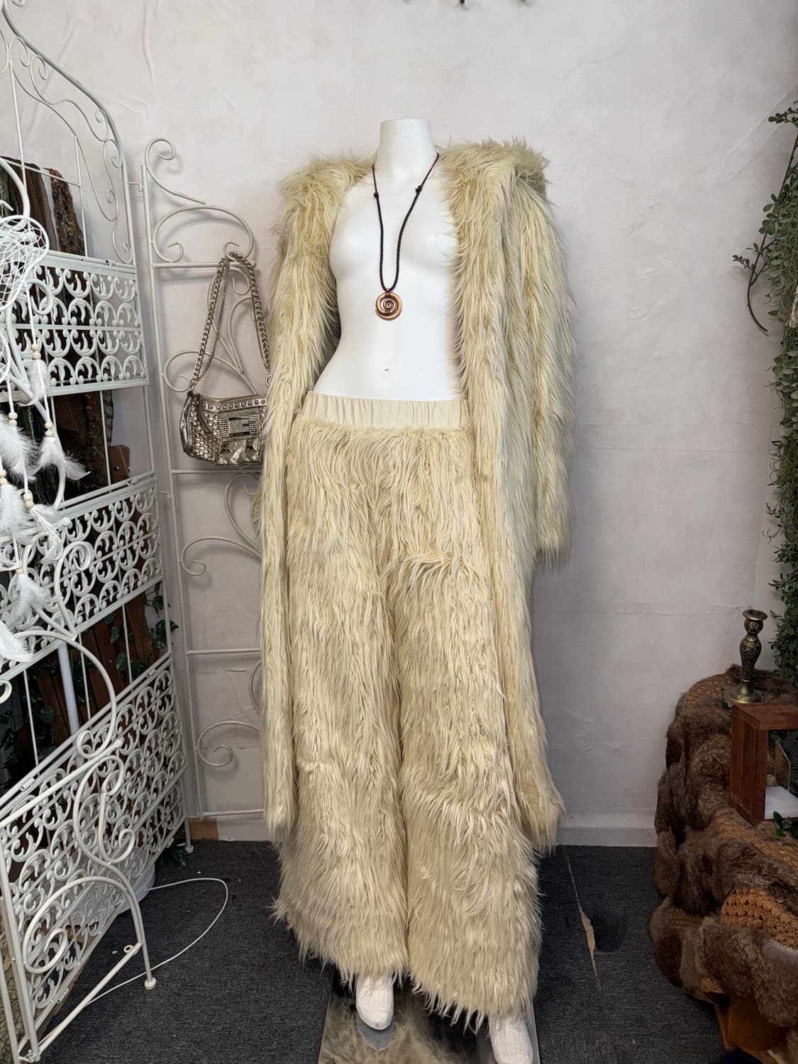 Ivory grunge fur over hood coat 상품이미지1