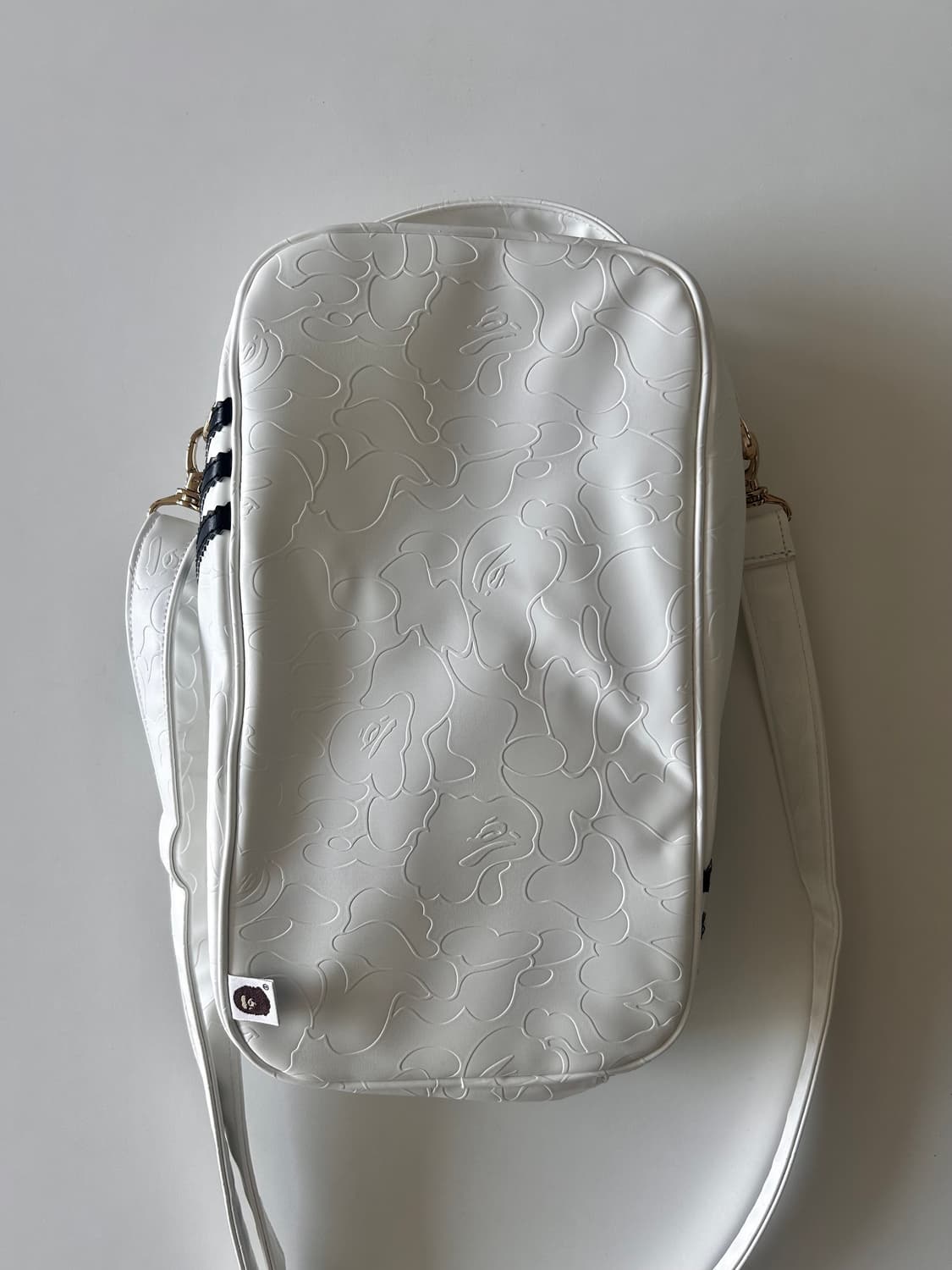 베이프 X 아디다스 숄더백 상품이미지3