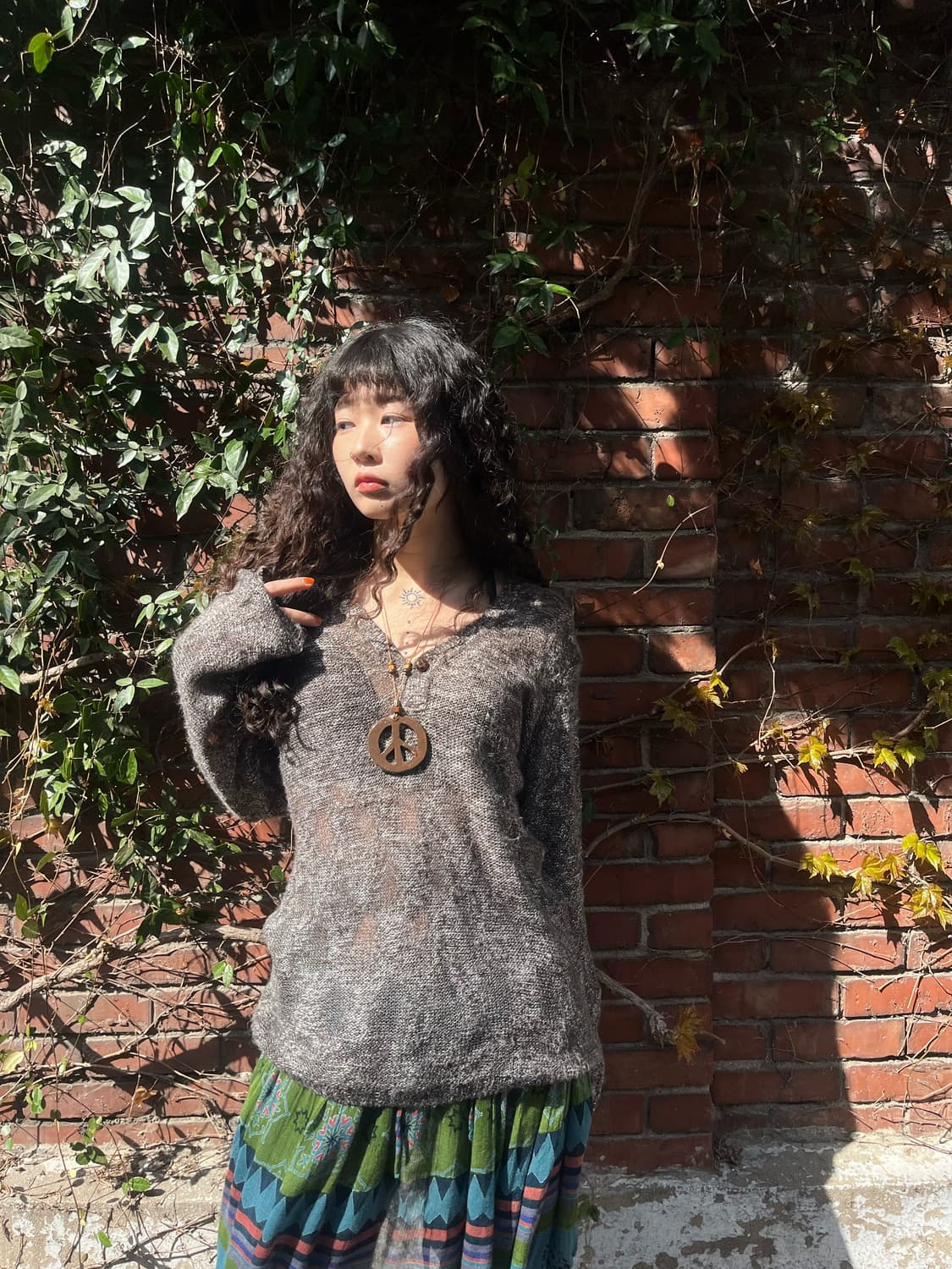 그레이 화이트 그물 브이넥 니트 상품이미지3