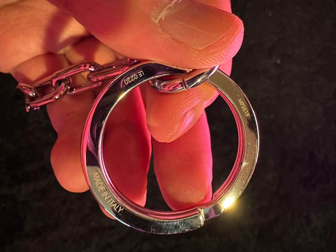 루이비통 체인 LV 쉐이프 백 참 키 홀더 상품이미지6