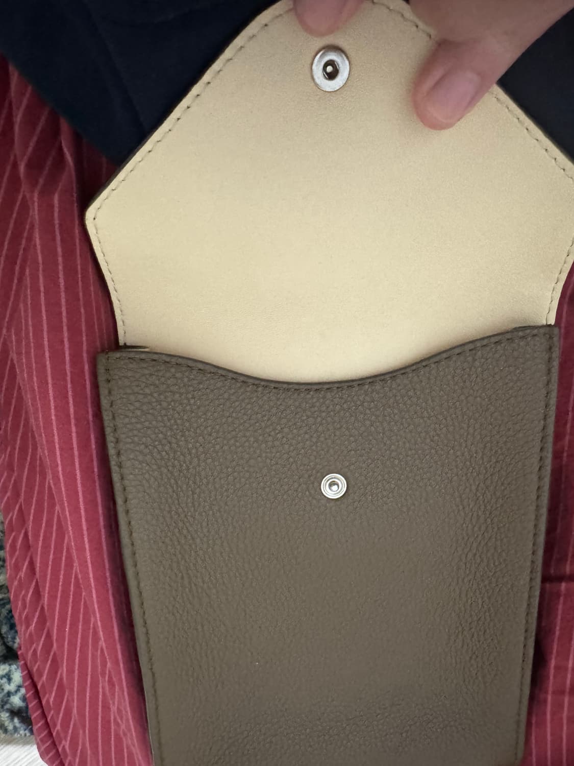 르메르 엔벨롭 스트랩 크로스백 올리브 그린 상품이미지5