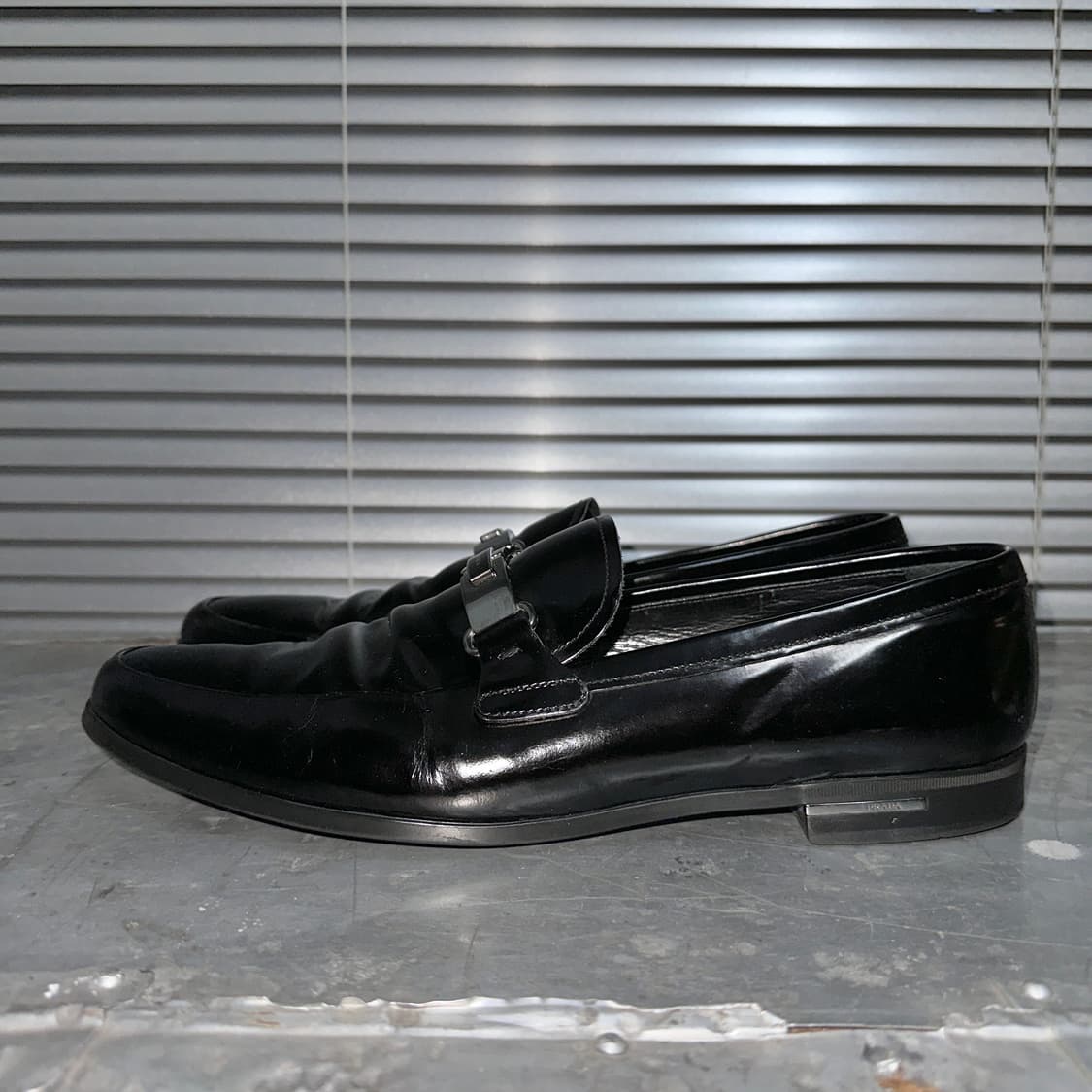 00s 빈티지 블랙 프라다 스포츠 버클 로고 로퍼 상품이미지3