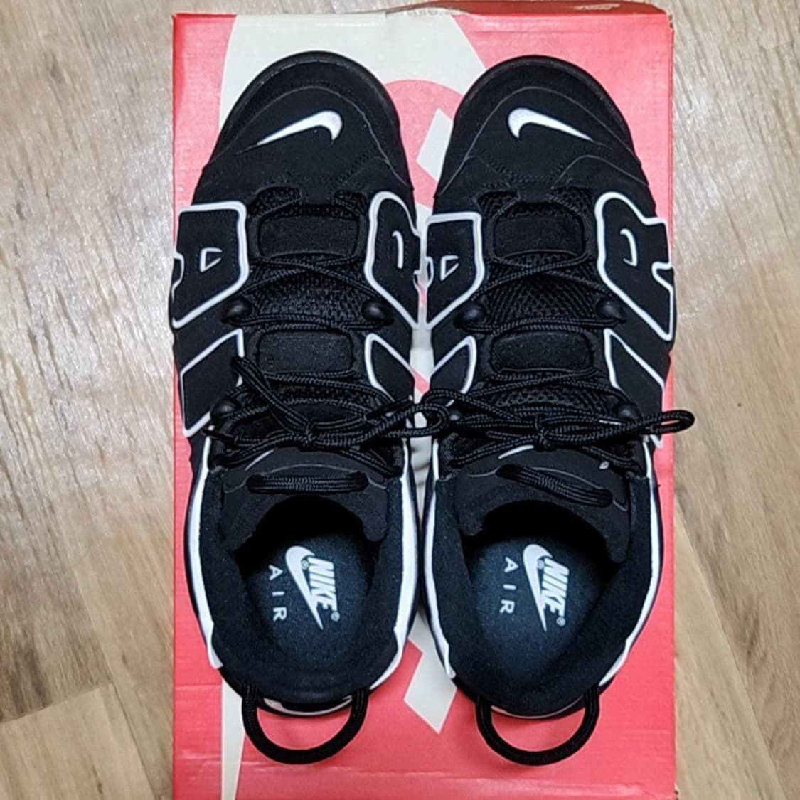 나이키 275 업템포 블랙 화이트 상품이미지4