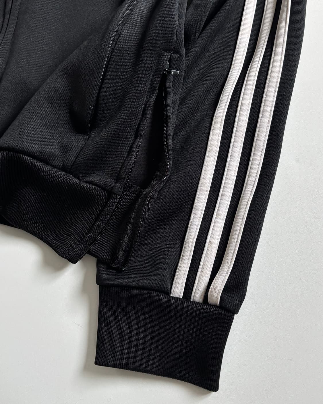 Adidas 아디다스 블랙컬러 슈퍼스타 릴렉스 2way 트랙탑 상품이미지4