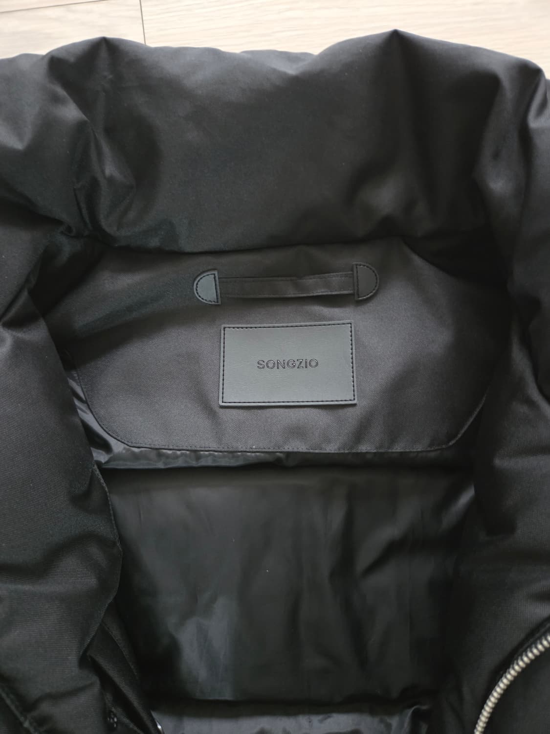 송지오 컬렉션 코쿤 돌먼 하이넥 구스다운 패딩 (46/95) 상품이미지3