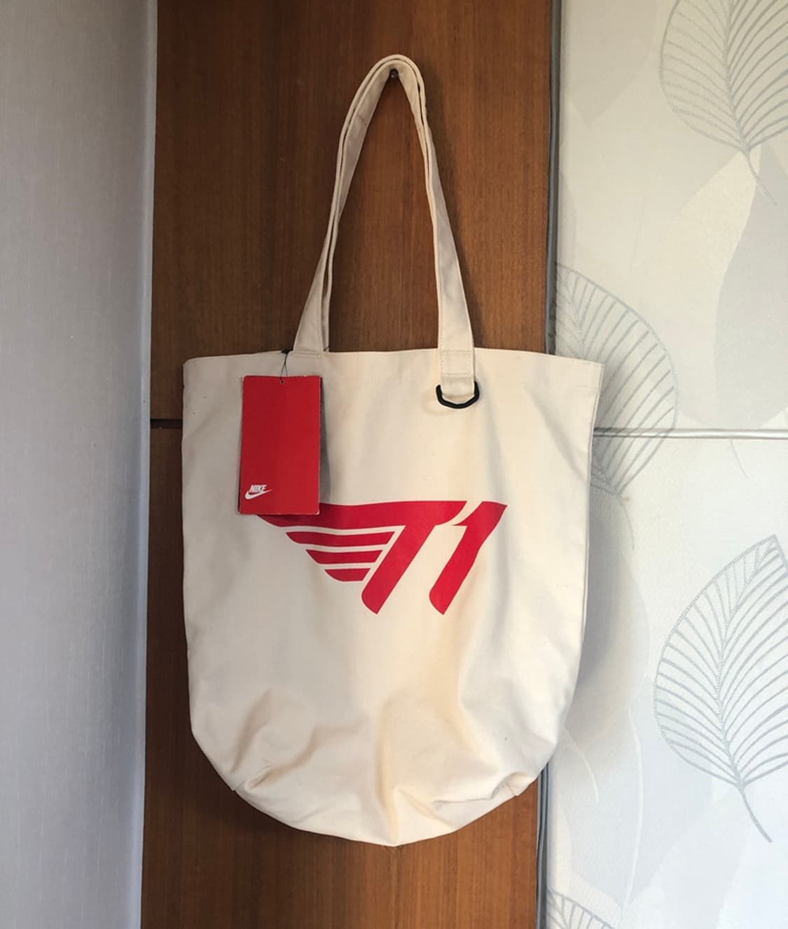 나이키X티원(T1) 콜라보컬렉션 헤리티지 토트백 상품이미지1