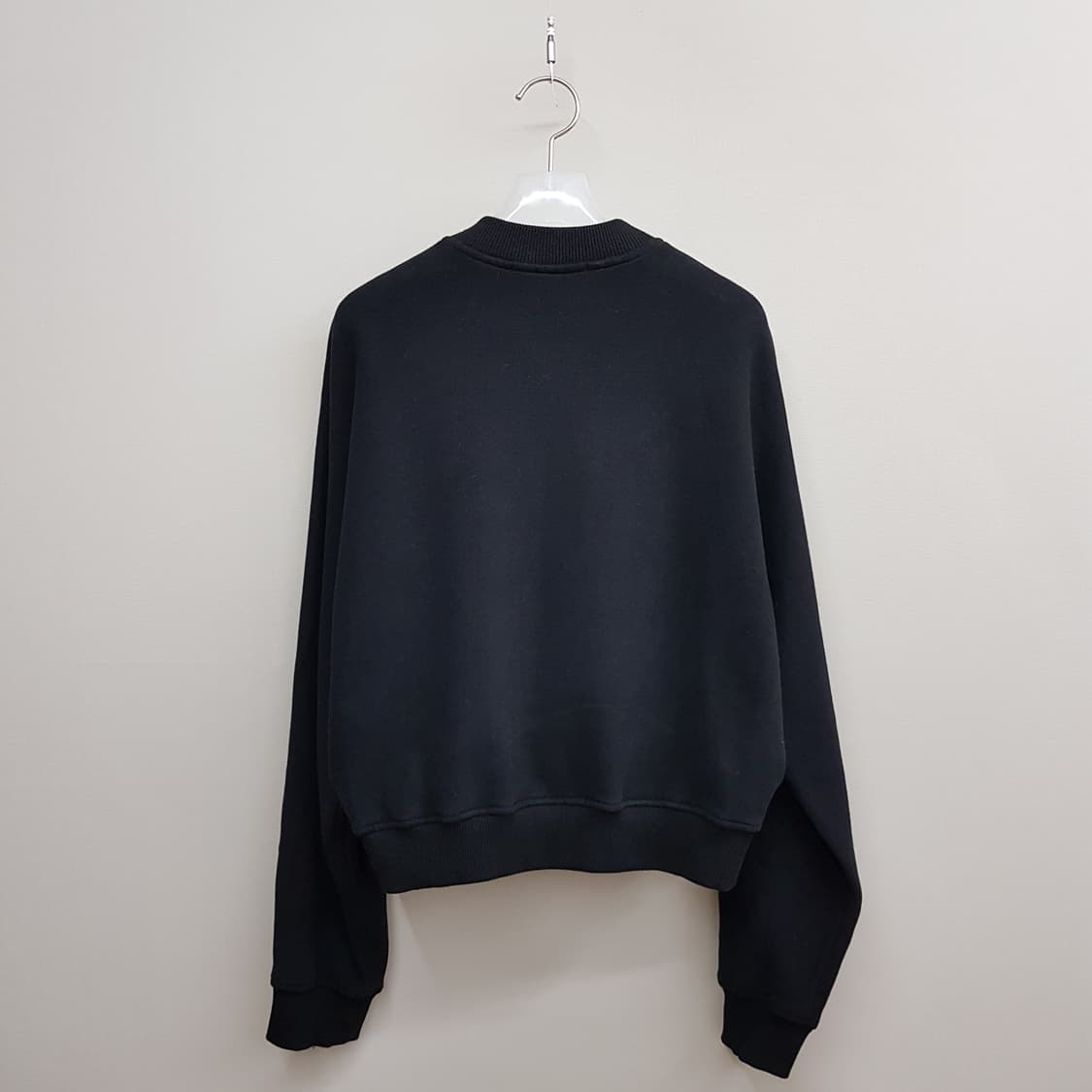 아떼바네사브루노 2022 로고 자수 크롭  맨투맨 S사이즈 상품이미지5