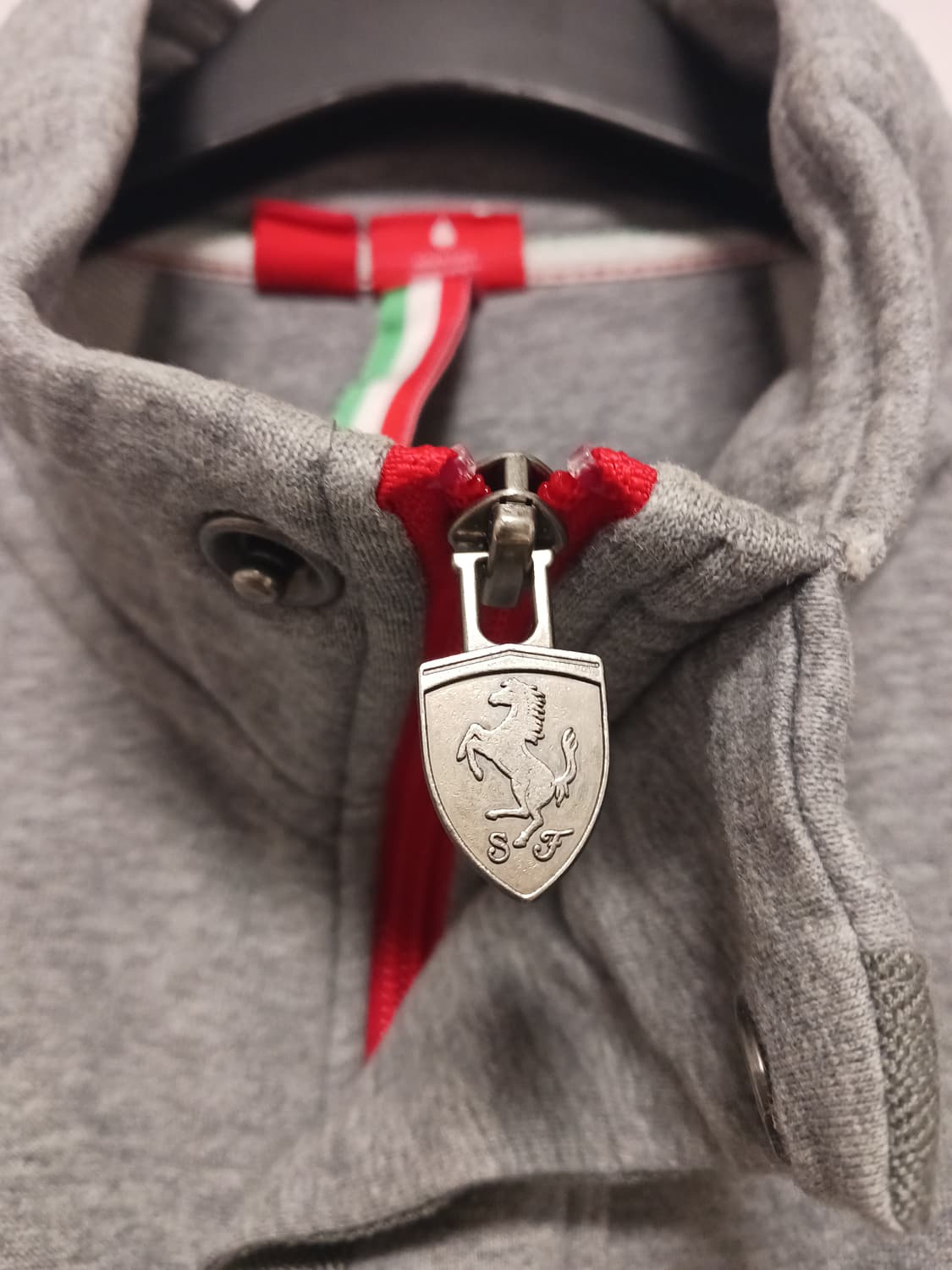 푸마 올드스쿨 레이싱 페라리 집업 상품이미지5