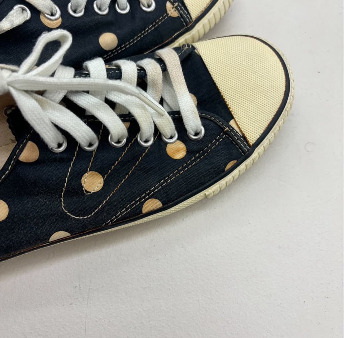 꼼데가르송 x 트레통 도트 스니커즈 상품이미지4