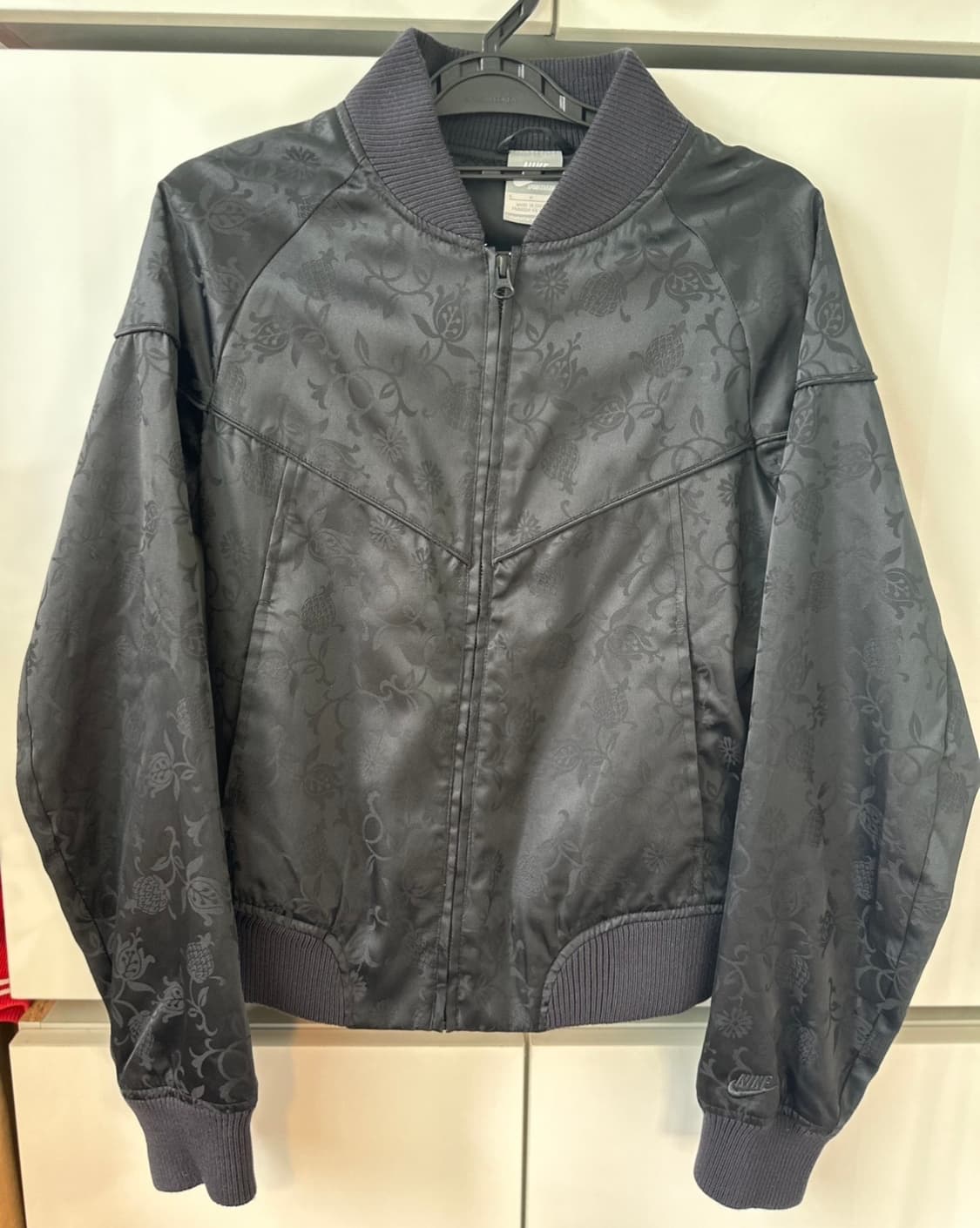 나이키 플로럴 블랙 봄버 자켓 상품이미지1