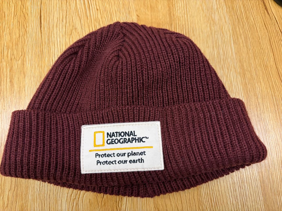 내셔널지오그래픽 와인색 숏 비니 상품이미지1