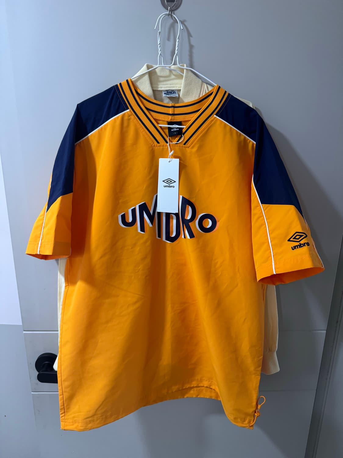 새상품 . 엄브로 프린팅 로고 웜업 상품이미지1